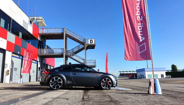 Audi Sport Road’n’Track: dalla strada alla pista con la gamma Audi RS - Foto 17 di 31