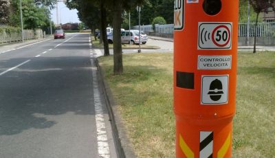 Autovelox, la multa non è valida se la strada è senza banchina