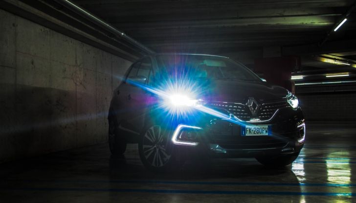 Prova su strada Renault Captur 2017: il crossover agile e spigliato - Foto 2 di 37