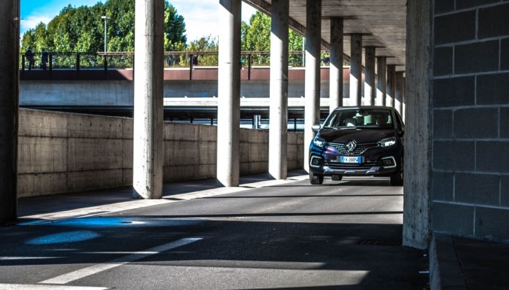 Prova su strada Renault Captur 2017: il crossover agile e spigliato - Foto 12 di 37