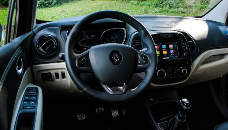 Prova su strada Renault Captur 2017: il crossover agile e spigliato - Foto 18 di 37