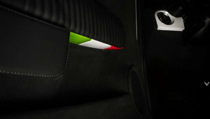 Fiat 500 Abarth 595 by Vilner, la piccola sportiva omaggia il tricolore - Foto 11 di 15