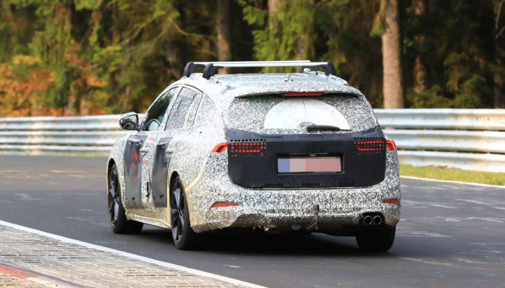 Ford Focus Station Wagon 2018, ultimi test drive in vista del debutto - Foto 2 di 16