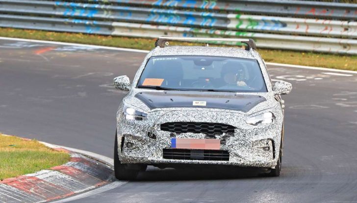 Ford Focus Station Wagon 2018, ultimi test drive in vista del debutto - Foto 11 di 16