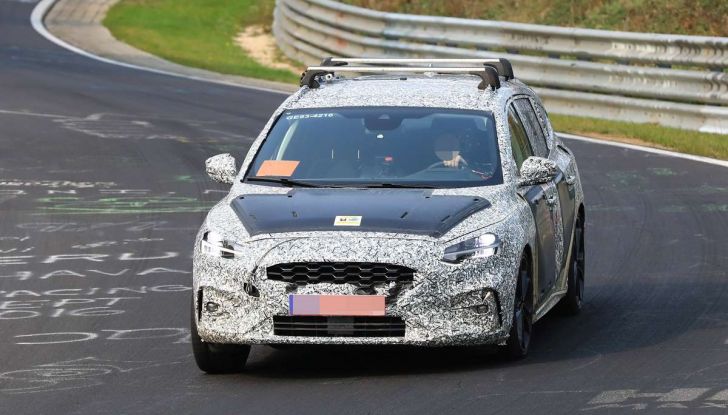 Ford Focus Station Wagon 2018, ultimi test drive in vista del debutto - Foto 3 di 16