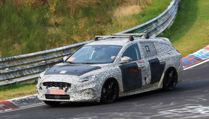 Ford Focus Station Wagon 2018, ultimi test drive in vista del debutto - Foto 1 di 16