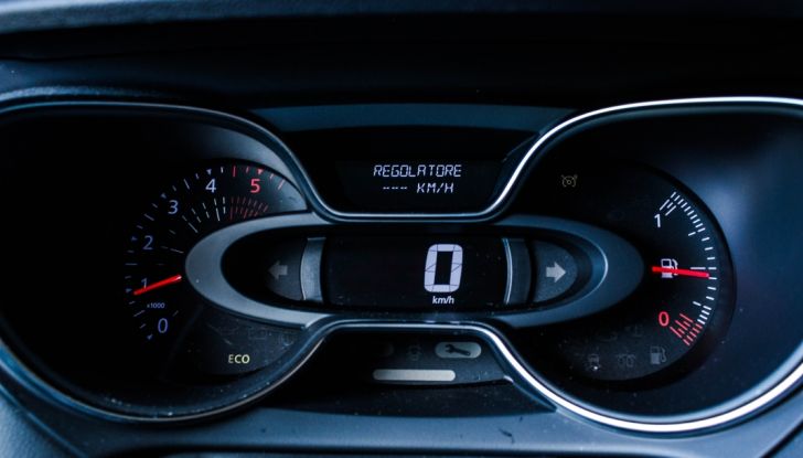 Prova su strada Renault Captur 2017: il crossover agile e spigliato - Foto 33 di 37