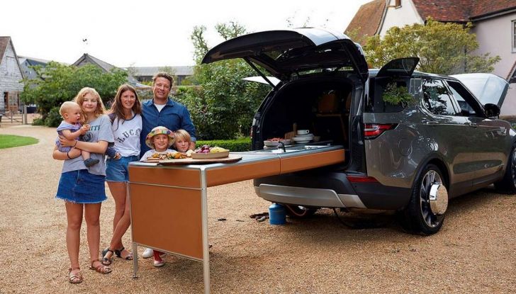 La Land Rover Discovery di Jamie Oliver è una cucina a 4 ruote - Foto 1 di 6