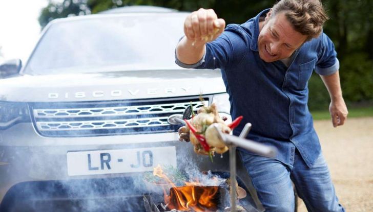 La Land Rover Discovery di Jamie Oliver è una cucina a 4 ruote - Foto 2 di 6