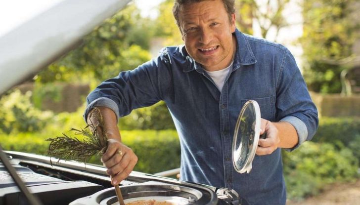 La Land Rover Discovery di Jamie Oliver è una cucina a 4 ruote - Foto 5 di 6