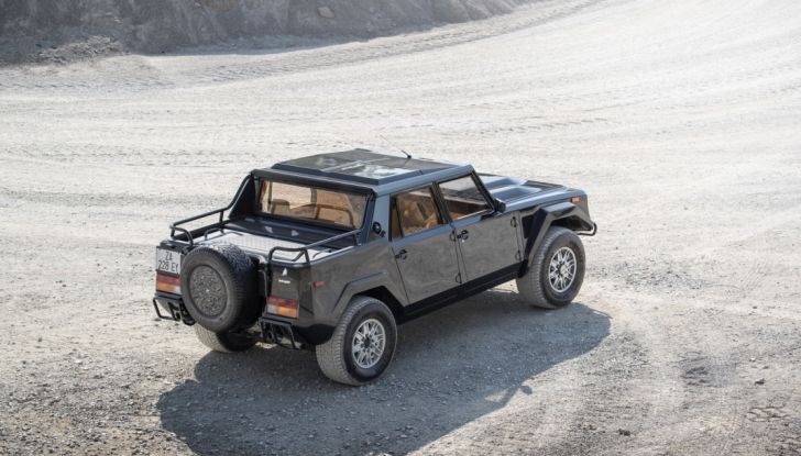 Il ritorno del Lamborghini LM002 in attesa del SUV Urus - Foto 11 di 27