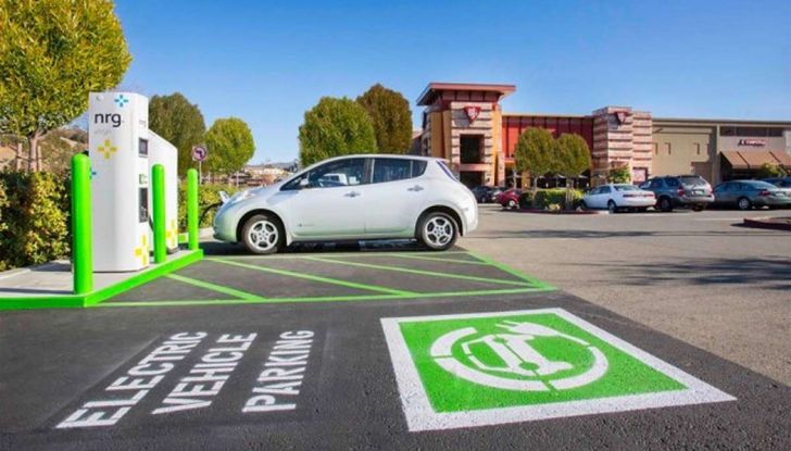 L’auto elettrica si potrà presto caricare al distributore di benzina - Foto 6 di 10