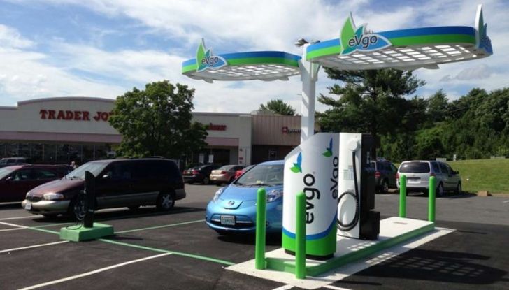 L’auto elettrica si potrà presto caricare al distributore di benzina - Foto 2 di 10