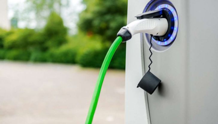L’auto elettrica si potrà presto caricare al distributore di benzina - Foto 8 di 10