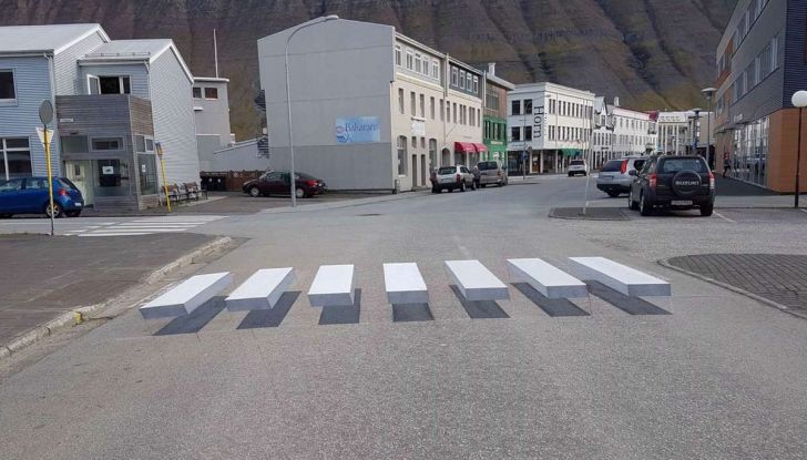 Le strisce pedonali 3D sono ora realtà - Foto 1 di 8