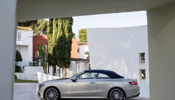 Nuova Mercedes Classe E Cabrio: Prova su strada, caratteristiche e prezzo - Foto 21 di 29