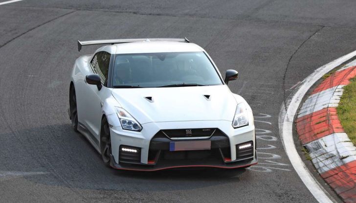 Nissan GT-R Nismo MY 2018, collaudi e ultimi test su pista - Foto 4 di 23