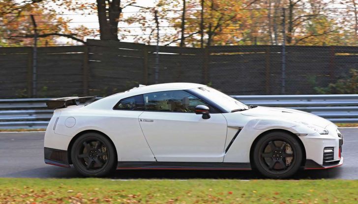 Nissan GT-R Nismo MY 2018, collaudi e ultimi test su pista - Foto 17 di 23