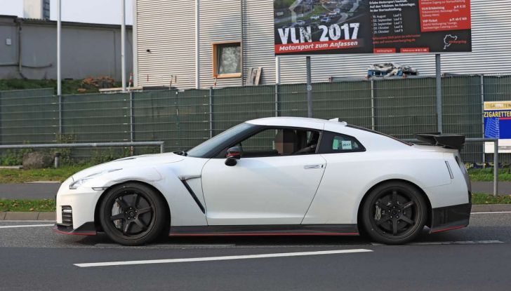 Nissan GT-R Nismo MY 2018, collaudi e ultimi test su pista - Foto 22 di 23