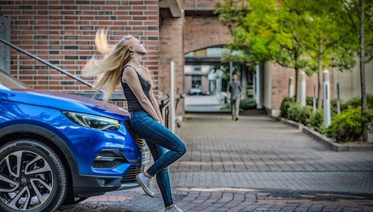 Opel Grandland X: test drive, caratteristiche e prezzi del crossover polivalente - Foto 3 di 25