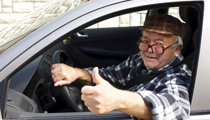 Patente auto: in Italia oltre 60mila novantenni al volante - Foto 1 di 5