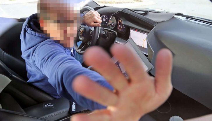 Porsche 911 2019, foto spia della futura generazione - Foto 9 di 12