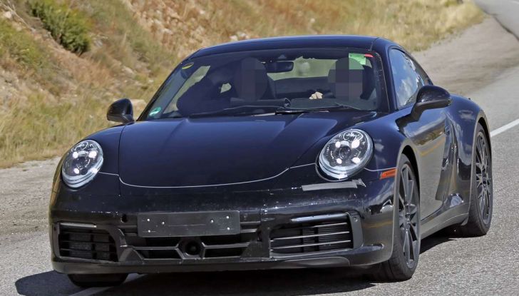 Porsche 911 2019, foto spia della futura generazione - Foto 8 di 12