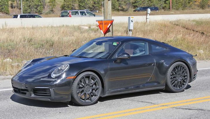 Porsche 911 2019, foto spia della futura generazione - Foto 6 di 12