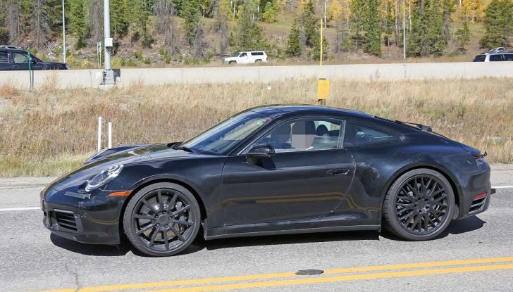 Porsche 911 2019, foto spia della futura generazione - Foto 12 di 12