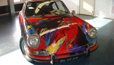 Porsche 911 del 1966 incontra l’arte astratta