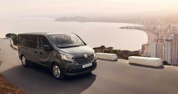 Renault Trafic SpaceClass, il salotto business: versioni, motori e prezzi - Foto 11 di 22