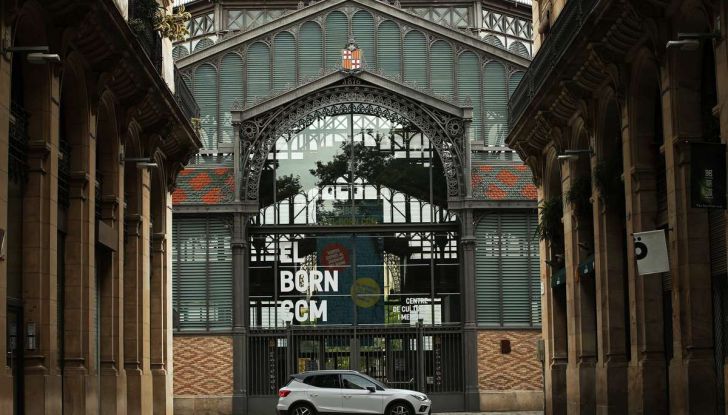 Seat Arona, la prova su strada del SUV compatto a Barcellona - Foto 7 di 48