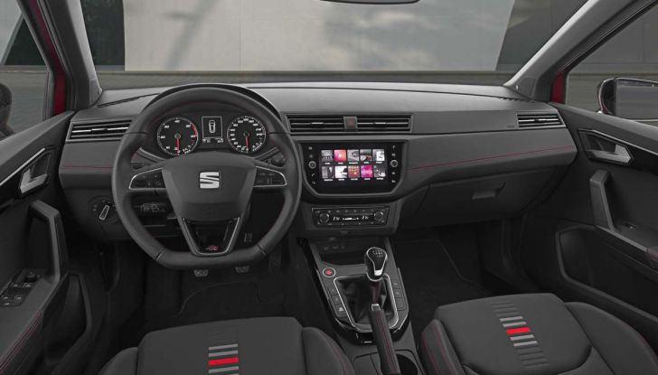 Seat Arona, la prova su strada del SUV compatto a Barcellona - Foto 11 di 48