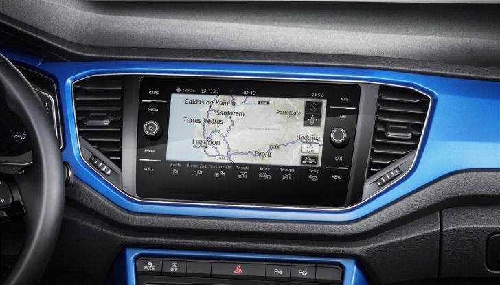 Volkswagen T-Roc e la nuova campagna social con Winnie Harlow - Foto 12 di 39