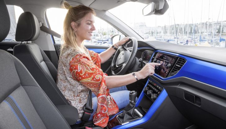 Volkswagen T-Roc e la nuova campagna social con Winnie Harlow - Foto 34 di 39