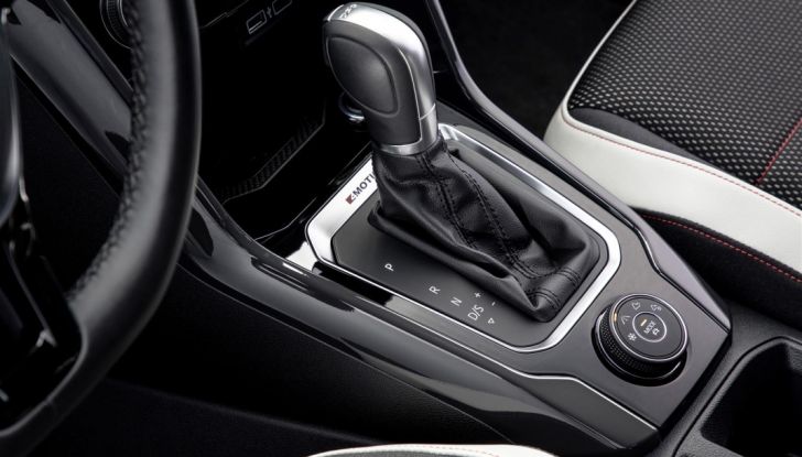 Volkswagen T-Roc e la nuova campagna social con Winnie Harlow - Foto 17 di 39