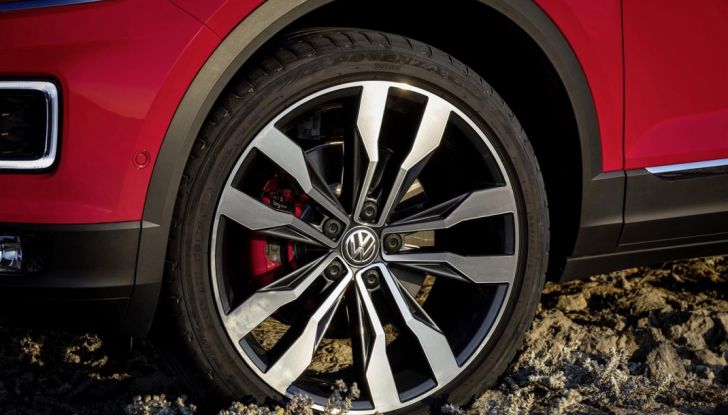 Volkswagen T-Roc e la nuova campagna social con Winnie Harlow - Foto 18 di 39