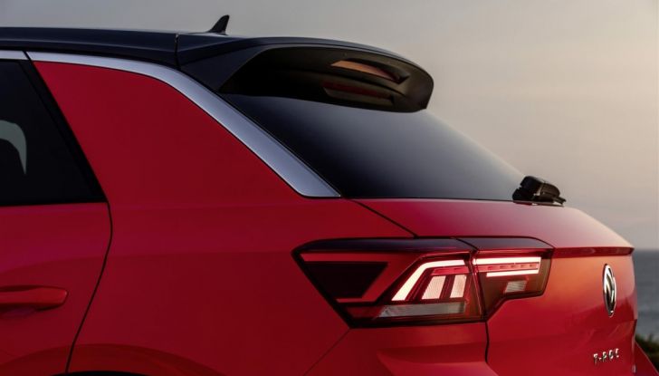 Volkswagen T-Roc e la nuova campagna social con Winnie Harlow - Foto 19 di 39