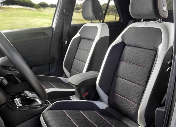 Volkswagen T-Roc e la nuova campagna social con Winnie Harlow - Foto 30 di 39