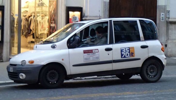 A Roma un corso di galateo per i tassisti della Capitale - Foto 10 di 10
