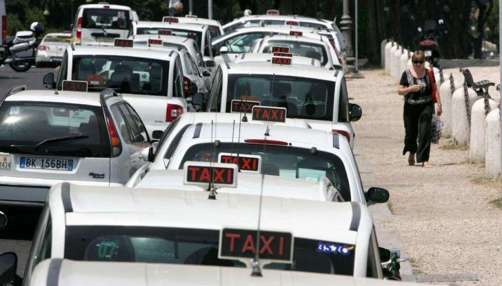 A Roma un corso di galateo per i tassisti della Capitale - Foto 5 di 10