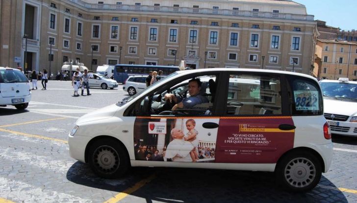 A Roma un corso di galateo per i tassisti della Capitale - Foto 8 di 10