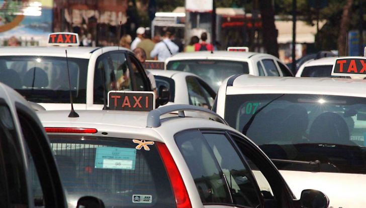 A Roma un corso di galateo per i tassisti della Capitale - Foto 9 di 10