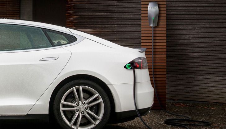 Come caricare economicamente l’auto elettrica a casa - Foto 1 di 10