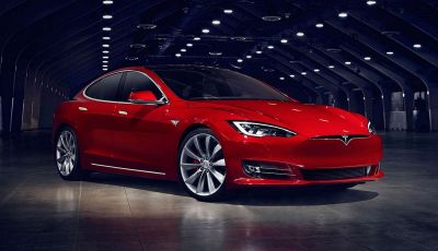 Auto elettriche: Nissan Leaf la più venduta, Tesla con Model S e X leader in Italia