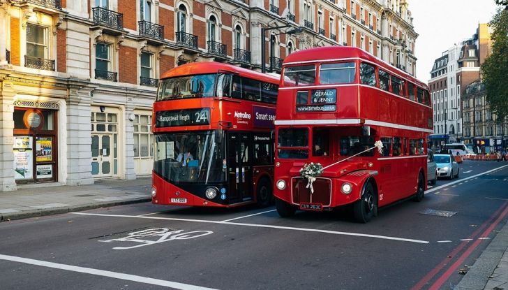A Londra arrivano gli autobus che viaggiano a caffè - Foto 3 di 12