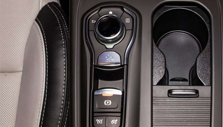 Renault, arrivano le versioni Executive per Espace e Talisman - Foto 8 di 10