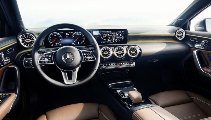 Gli interni della nuova Mercedes Classe A svelano il futuro - Foto 1 di 10