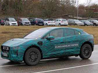 Jaguar I-PACE, test drive in Svezia del crossover elettrico