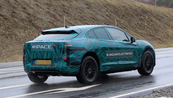 Jaguar I-PACE, il SUV elettrico impegnato nei test su strada - Foto 15 di 19